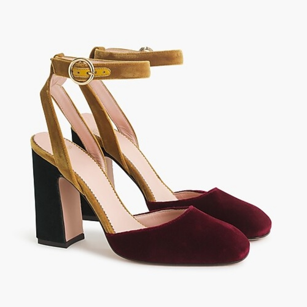 Ankle-strap block heel in velvet